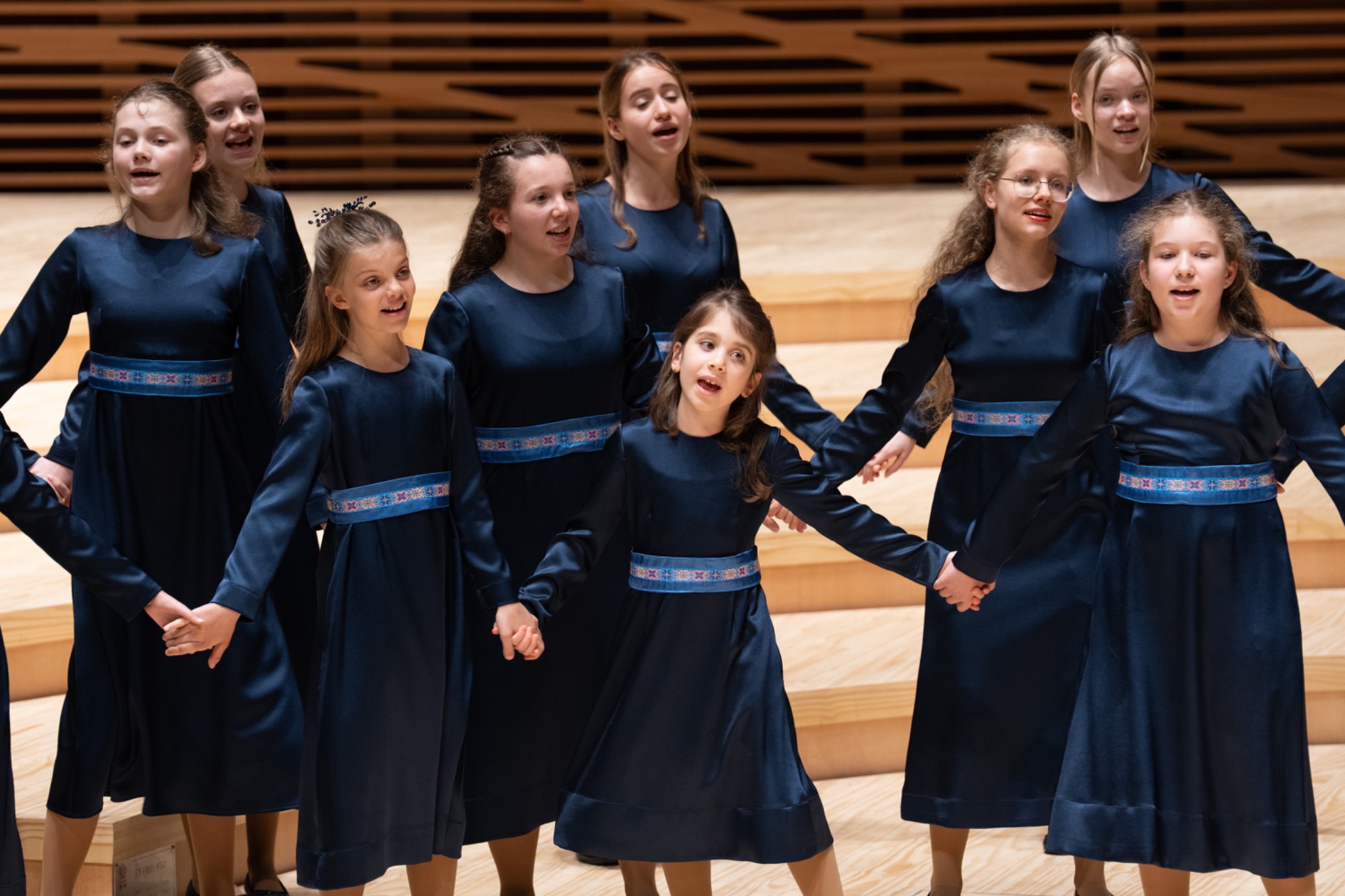 Sängerinnen und Sänger von Voices of Munich bei einem Konzert